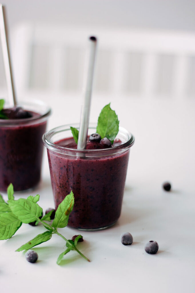 Blaubeer-Smoothie mit Hafermilch