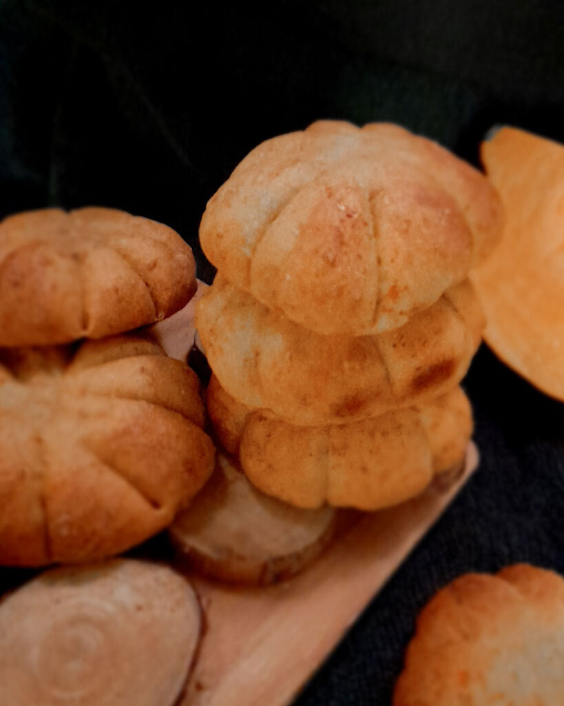 Kürbisbrötchen für Halloween
