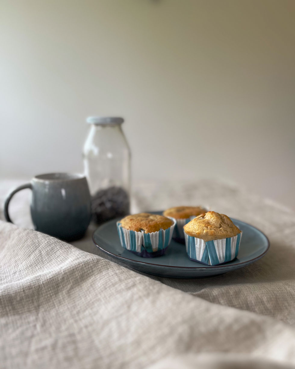Einfache Bananen-Schoko Muffins mit Hafermilch 7 Bananen-Schoko Muffins fertig gebacken
