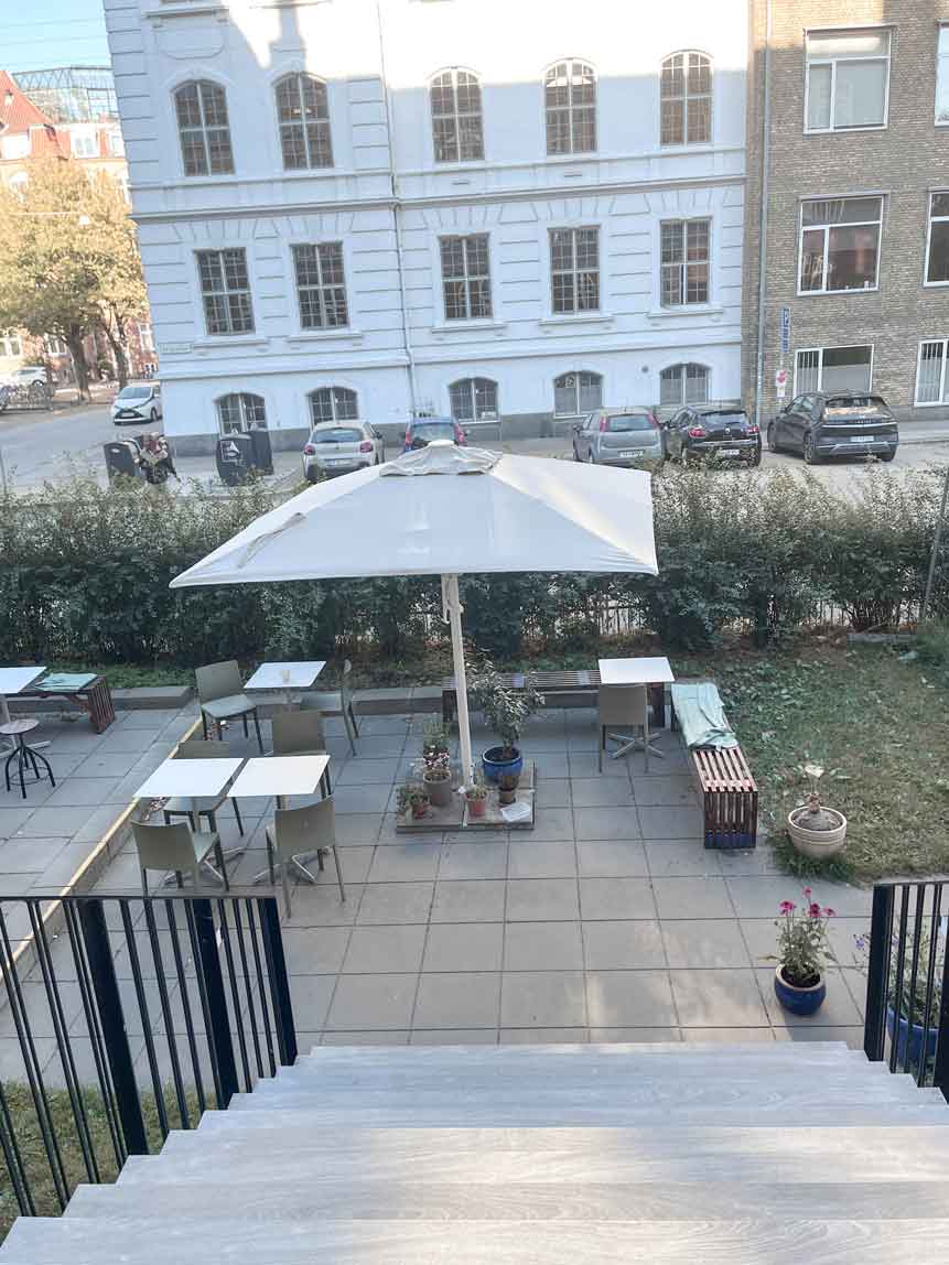 Cafe Gaya Terrasse zum draussen sitzen